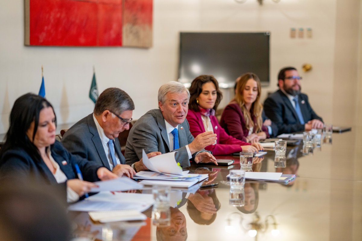 <p>Combustibles: Kast pide unidad al oficialismo de cara al anuncio de ayudas para contener alzas en transporte público y la parafina</p>