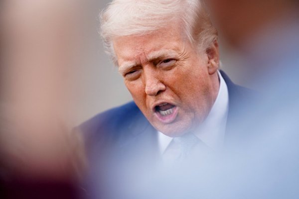 Trump destaca "conversaciones positivas" con Irán, pese a la negación de que exista un diálogo por parte de Teherán