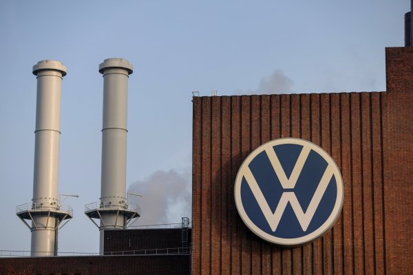 <p>Volkswagen evalúa pasar de autos a defensa antimisiles en acuerdo con fabricante de la Cúpula de Hierro de Israel</p>