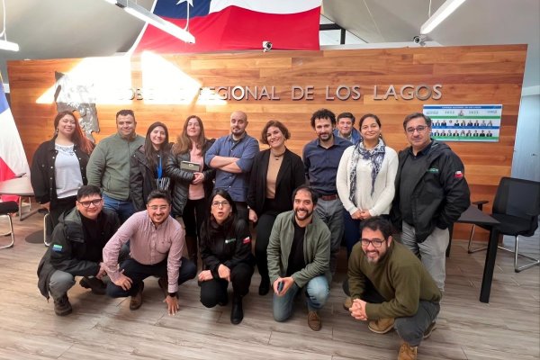 <p>Equipo interdisciplinario detrás del desarrollo de Futuros Climáticos, junto a la División de Planificación y Desarrollo del Gobierno Regional de Los Lagos.</p>