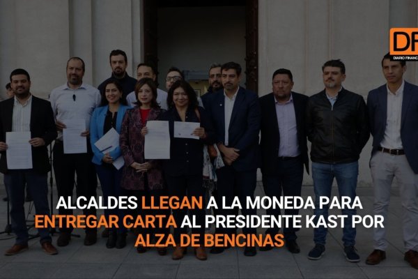 <p>Ahora en DF | Alcaldes llegan a La Moneda para entregar carta al Presidente Kast por alza de bencinas</p>