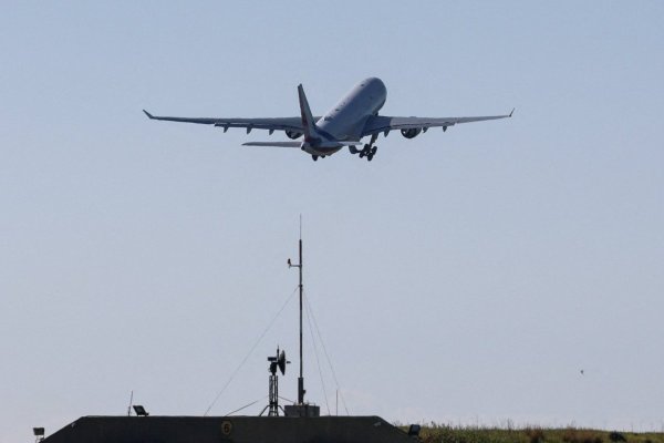 <p>Las aerolíneas europeas posponen la cobertura de riesgos del combustible para aviones por la guerra con Irán</p>