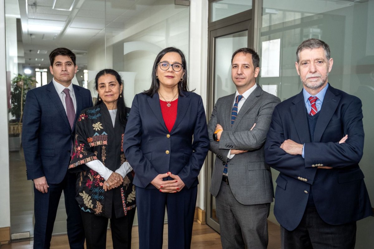 <p>Hermann González, Marcela Guzmán, Paula Benavides (presidenta), Sebastián Izquierdo (vicepresidente) y Joaquín Vial. Crédito: CFA</p>