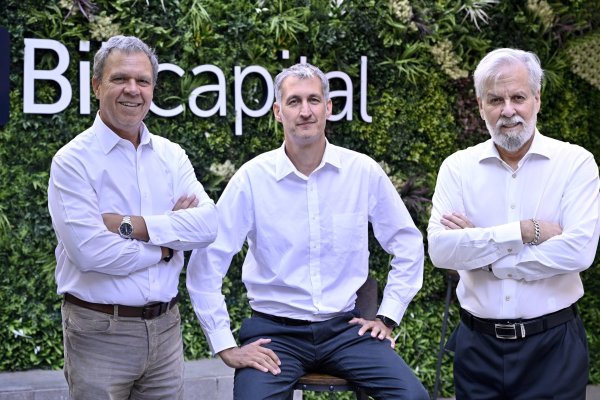 <p>De izquierda a derecha: Carlos Baudrand Socio y Director Regional, Christopher Lathrop Socio y CEO y Rodrigo Gazitúa Presidente Ejecutivo.</p>