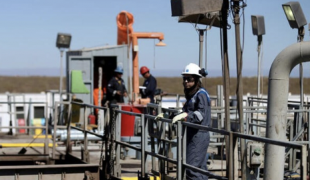 Gobierno argentino ajusta normativa para contener precio combustibles ante alzas del petróleo
