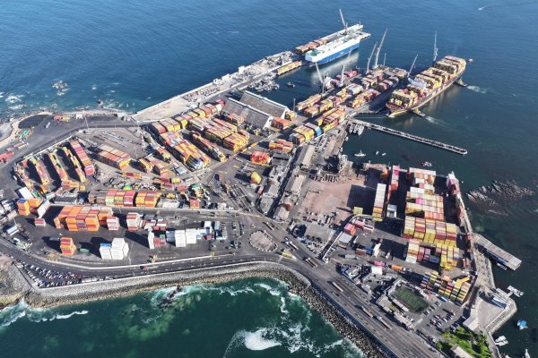 Puerto de Iquique crece 10% en febrero impulsado por salto de 359% en tránsito internacional