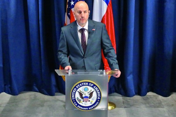 Embajador de EEUU: “Si el ministro Muñoz nos demuestra que va a ser un buen socio para nosotros, existe la posibilidad de que recupere su visa”