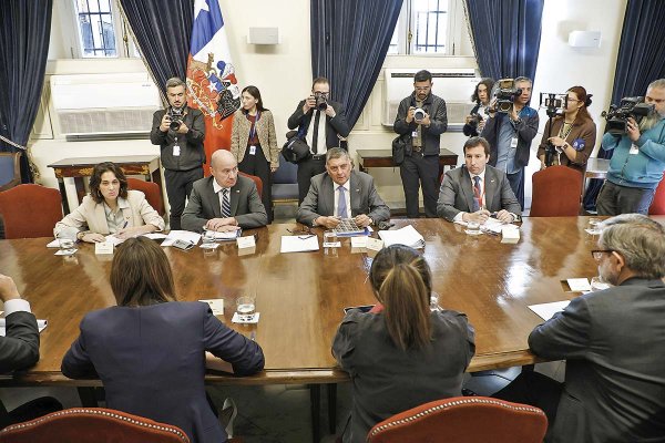 Gobierno posterga ingreso de ley miscelánea en medio de presión oficialista por nuevas medidas