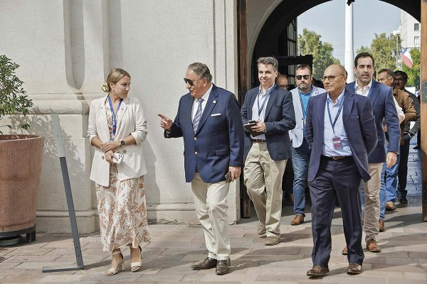 Gobierno y camioneros avanzan en acuerdo en medio de alza de combustibles: descartan movilizaciones y proponen ajustes a principal indicador del costo del transporte