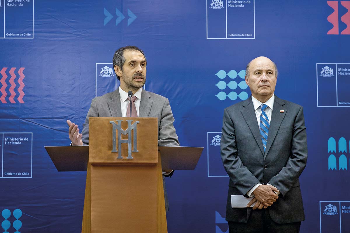 <p>Durante febrero se realizaron reuniones de traspaso entre Nicolás Grau y Jorge Quiroz en Hacienda. Foto: Ministerio de Hacienda</p>