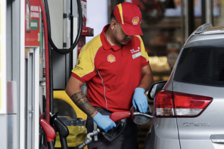 <p>Gobierno de Colombia aumentará los precios de la gasolina ante la presión del costo del petróleo sobre el presupuesto</p>