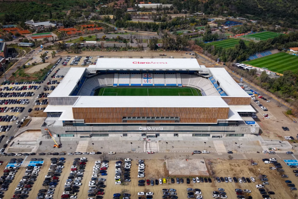 Cruzados reduce un 46% sus pérdidas en 2025 y eleva ingresos impulsados por derechos televisivos