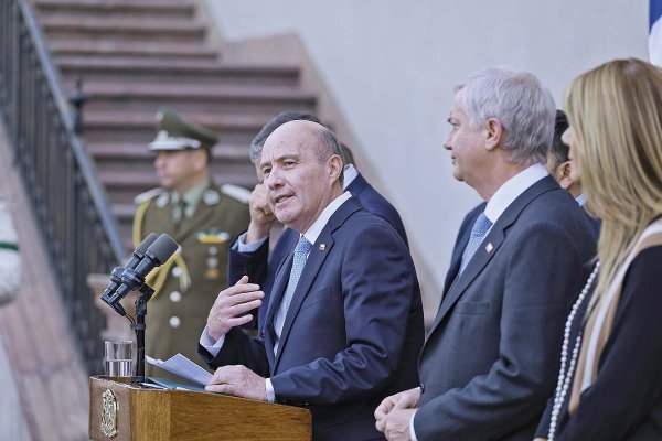 Quiroz golpea la mesa en medio del debate de la caja fiscal y llama a la oposición a "no tapar el sol con un dedo"