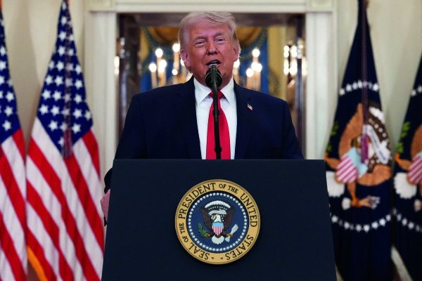 Trump amenaza con golpear con "extrema dureza" a Irán en las próximas semanas y el petróleo se dispara