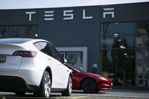 <p>Tesla incumple las estimaciones de entregas de autos y se queda sin vender 50 mil unidades en el mundo</p>