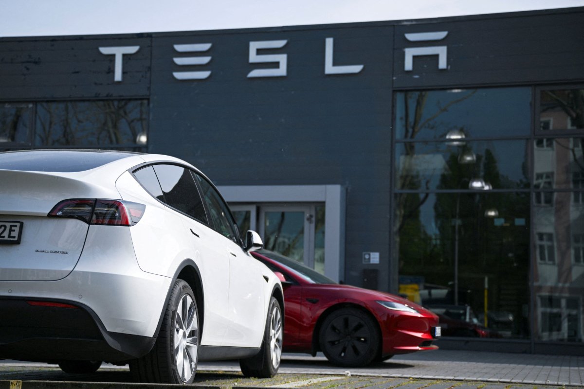<p>Tesla incumple las estimaciones de entregas de autos y se queda sin vender 50 mil unidades en el mundo</p>