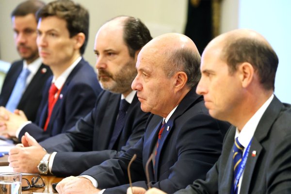 Quiroz señala que, por el momento, mantiene la idea de presentar un solo proyecto misceláneo con cambios tributarios, ambientales e incentivos a la contratación