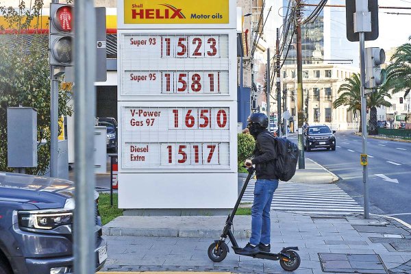 Panel UC apoya accionar del Gobierno ante alza de combustibles, pero deja en la mesa el factor gradualidad