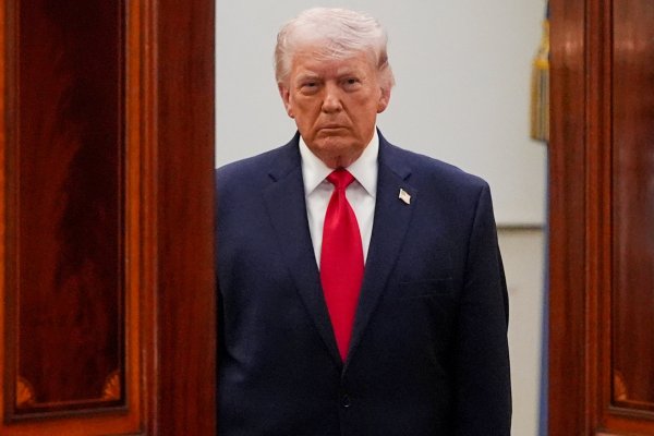 Trump promete destruir las centrales eléctricas y los puentes de Irán a menos que reabra el estrecho de Ormuz