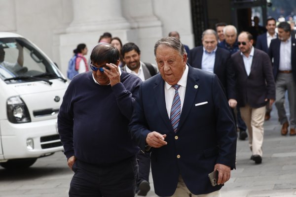 "Nos prometieron herramientas que hasta hoy no existen”: camioneros emplazan al Gobierno por inminente alza de precio del diésel