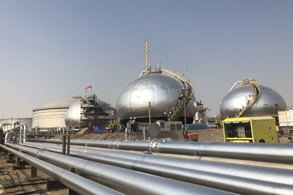 Arabia Saudita informa que los ataques de Irán han recortado su capacidad de producción de petróleo en 600 mil barriles diarios