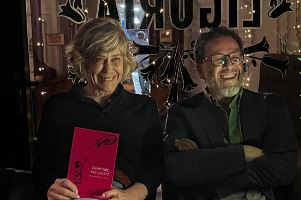 Exministro Hinzpeter presenta novela de su hermana, que se inspira en su historia familiar