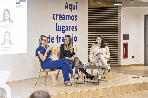 <p>El programa se lanzó en las oficinas de Buk en Chile.</p>