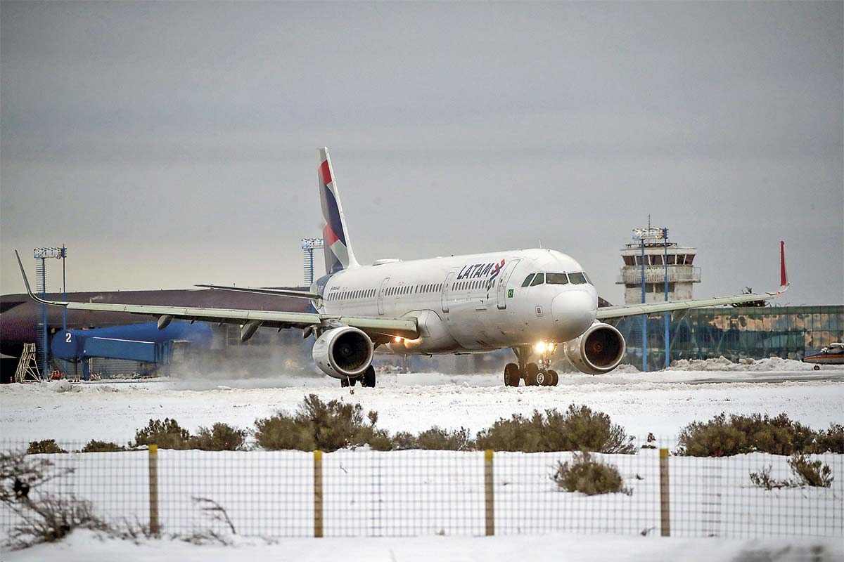 <p>Aeropuerto Presidente Carlos Ibáñez del Campo de Punta Arenas. Foto: Aton.</p>