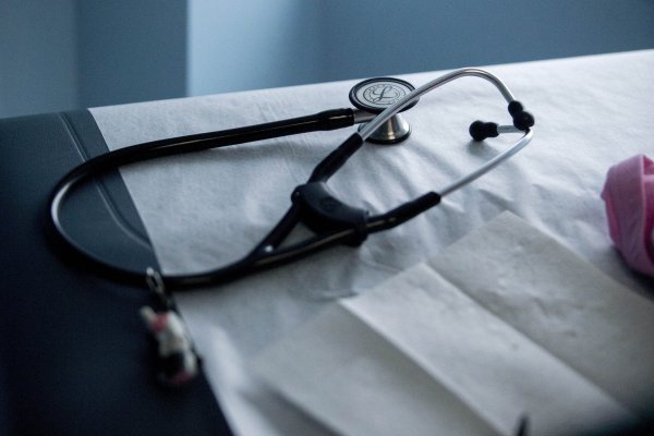 Los chatbots de inteligencia artificial entregan consejos médicos engañosos el 50% del tiempo, según estudio