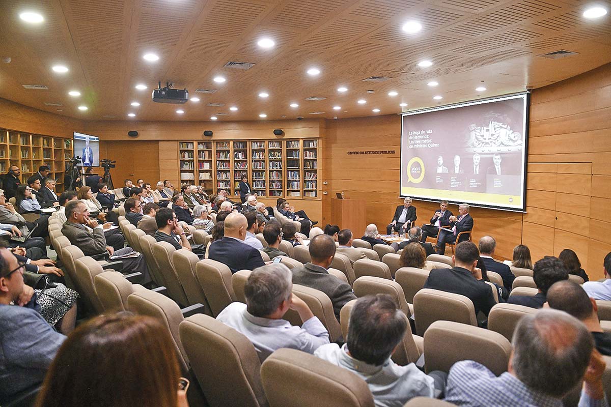 <p>El seminario del CEP reunió a Marfán y Larraín al mediodía de este miércoles.</p>