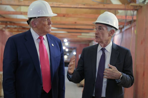 Trump amenaza con despedir a Jerome Powell si no renuncia a la Reserva Federal