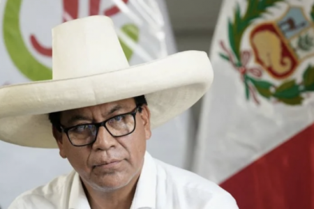 Vuelco en elecciones de Perú: candidato de izquierda supera a López Aliaga y competiría con Keiko Fujimori en segunda vuelta presidencial