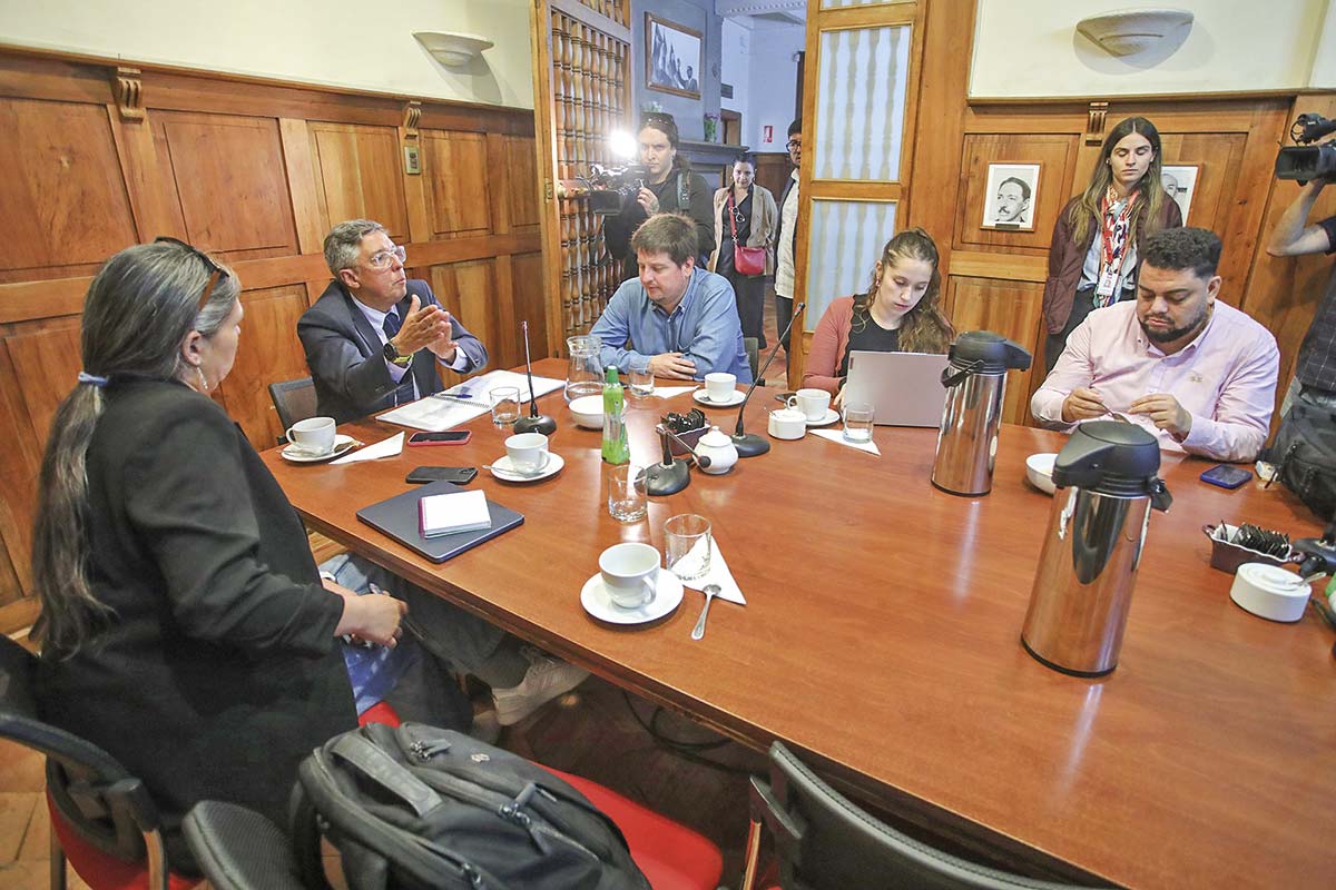 <p>Este jueves se reunieron dirigentes de los partidos opositores. Foto: Aton.</p>
