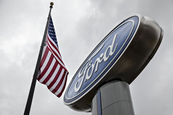 <p>El Pentágono sostiene diálogo con Ford y General Motors para reforzar la producción de armamento</p>