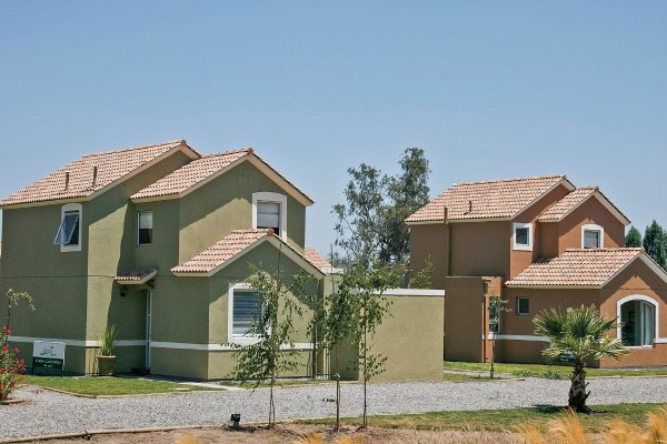 Una demanda acogida y un “retroceso en materia social”: las reacciones de los alcaldes por la eliminación de contribuciones a primera vivienda de adultos mayores