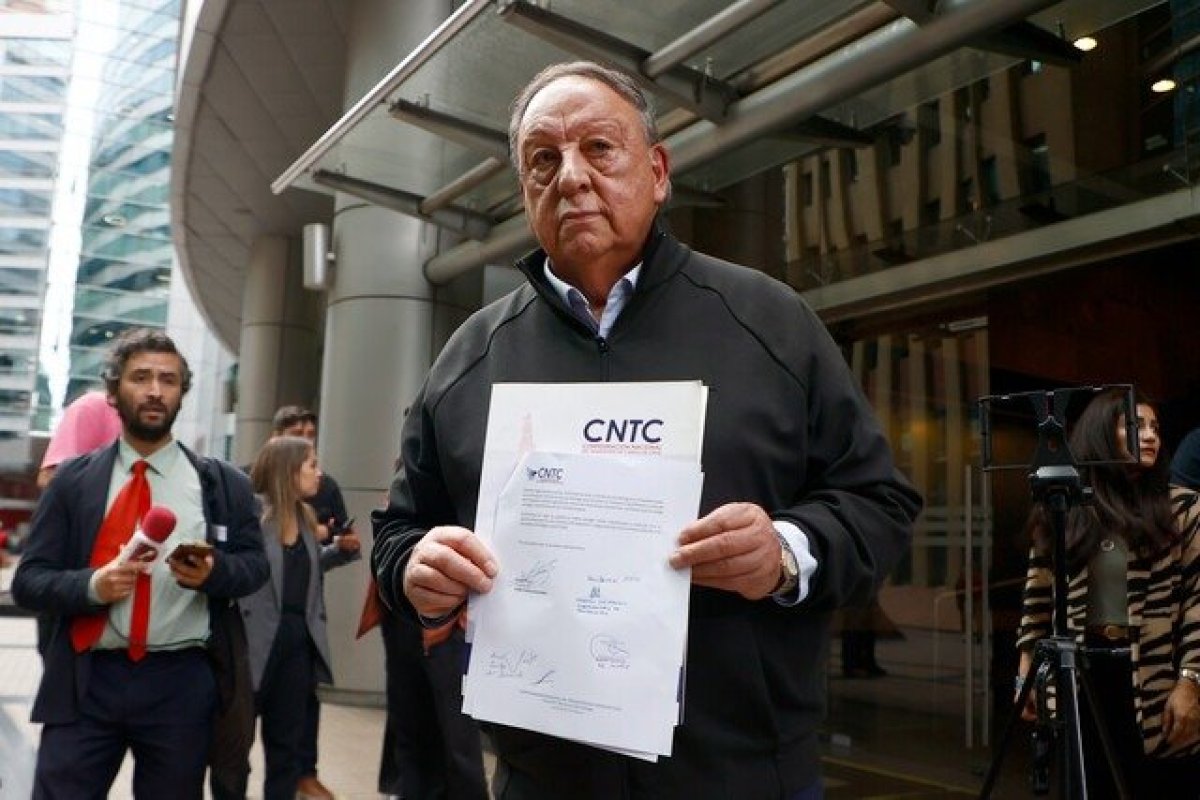 <p>Camioneros piden congelar precio del petróleo diésel por seis meses</p>