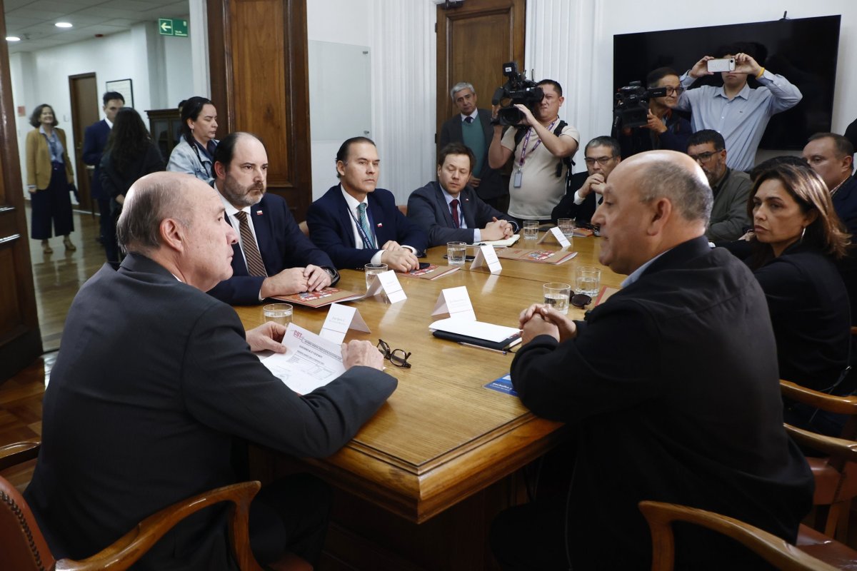 <p>Salario mínimo: próximo jueves continuará el diálogo entre el gobierno y la CUT</p>