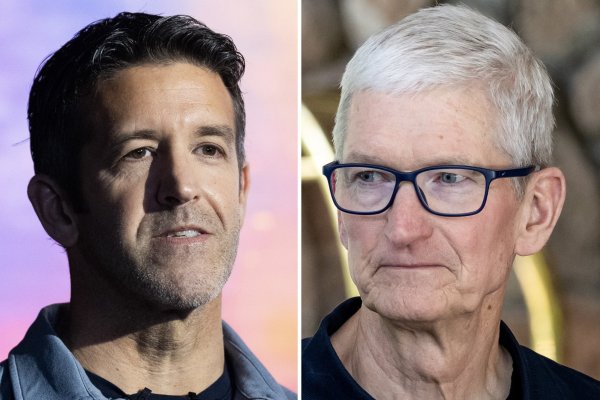 Apple nombra a John Ternus como CEO para reemplazar a Tim Cook, que pasa a ser presidente del directorio