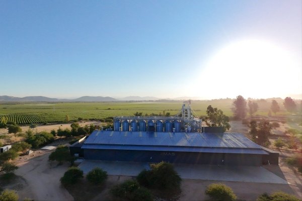<p>El complejo productivo de IIMas Food en Marchigüe, Región de O'Higgins, cuenta con cinco plantas y cuatro laboratorios.</p>