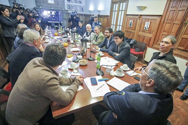 Minuta de economistas de la oposición calcula que la reforma de Kast reducirá los ingresos fiscales en US$ 4.400 millones al año, un 7% de la recaudación anual del Estado