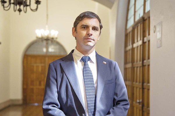 “Uno no puede hacer distinciones por color político”: subsecretario de la Subdere fija postura sobre entrega de recursos a alcaldes