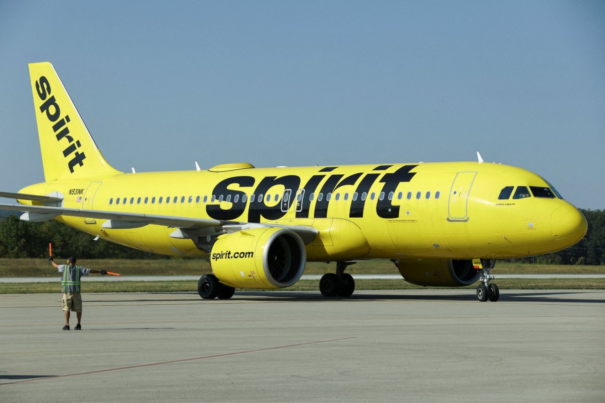 <p>Trump abre la puerta a un rescate de la aerolínea Spirit y rechaza fusión United-American</p>
