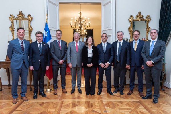 PriceSmart oficializa su arribo a Chile tras reunión con el Presidente Kast: “(Vemos) una oportunidad para desarrollar múltiples clubes”