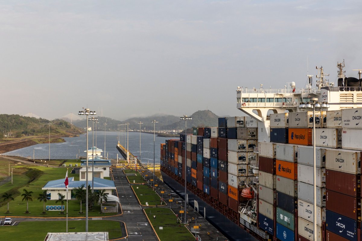 <p>La guerra en Medio Oriente impulsa a niveles récord los precios de tránsito en el Canal de Panamá</p>