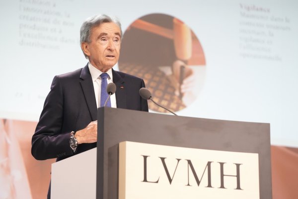 Bernard Arnault advierte que la guerra en Medio Oriente podría derivar en una “catástrofe global”