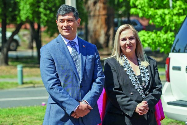 La Moneda y su situación con Parisi: ¿Abrazo del oso?