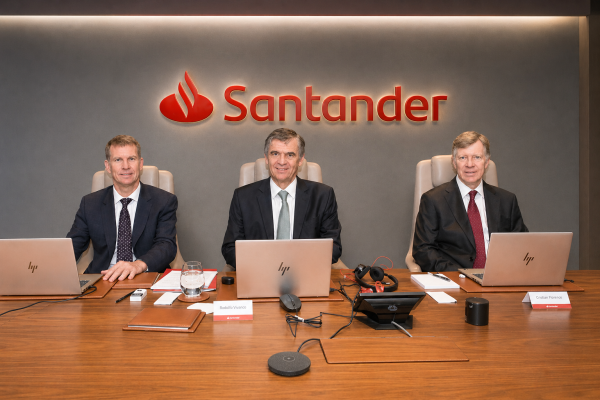<p>El presidente del banco, Rodrigo Vergara, junto al gerente general, Andrés Trautmann, y el director jurídico, Cristián Florence.</p>