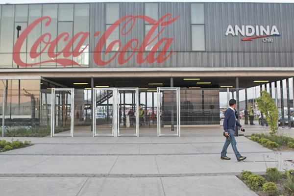 <p>En un entorno “dinámico y desafiante”, Coca-Cola Andina registra aumento del 25,3% en utilidades</p>