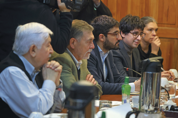 Oposición contraataca e incluye el informe financiero entre las 23 inconsistencias que detecta en la propuesta de reactivación