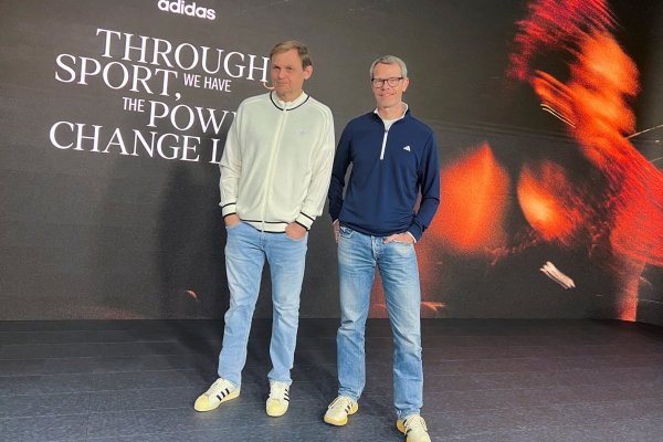 Las ventas anticipadas de artículos por el Mundial alientan las utilidades de Adidas en el primer trimestre